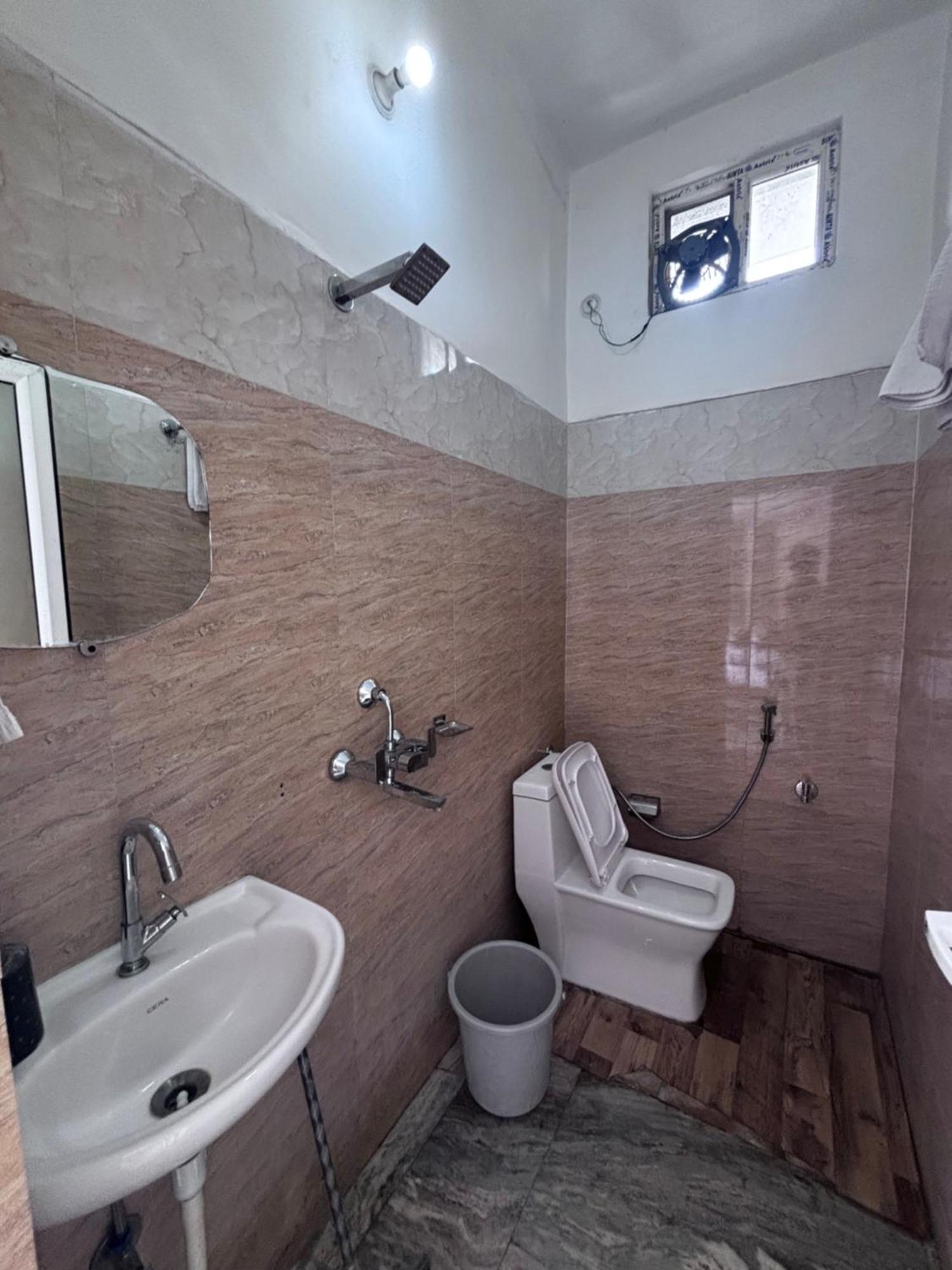 Flow House Рішикеш Екстер'єр фото